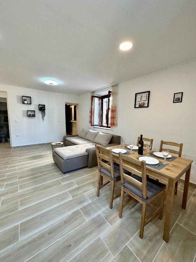 House Varos Apartment *