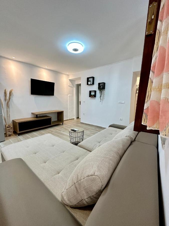 Apartment House Varos *
