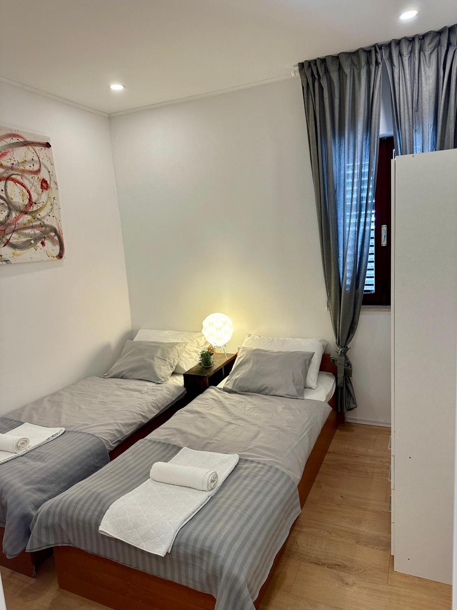 Apartment House Varos