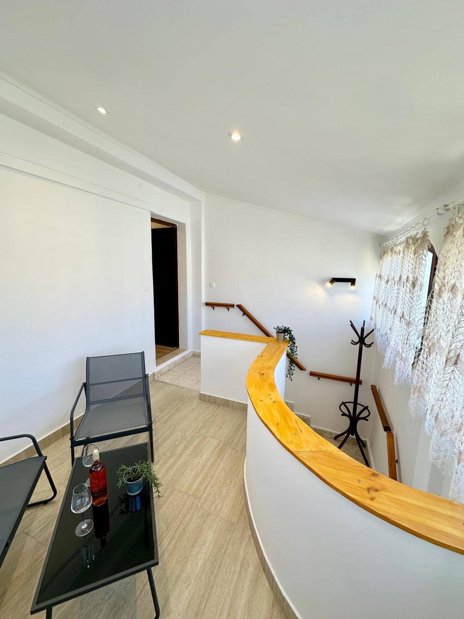 Apartment House Varos