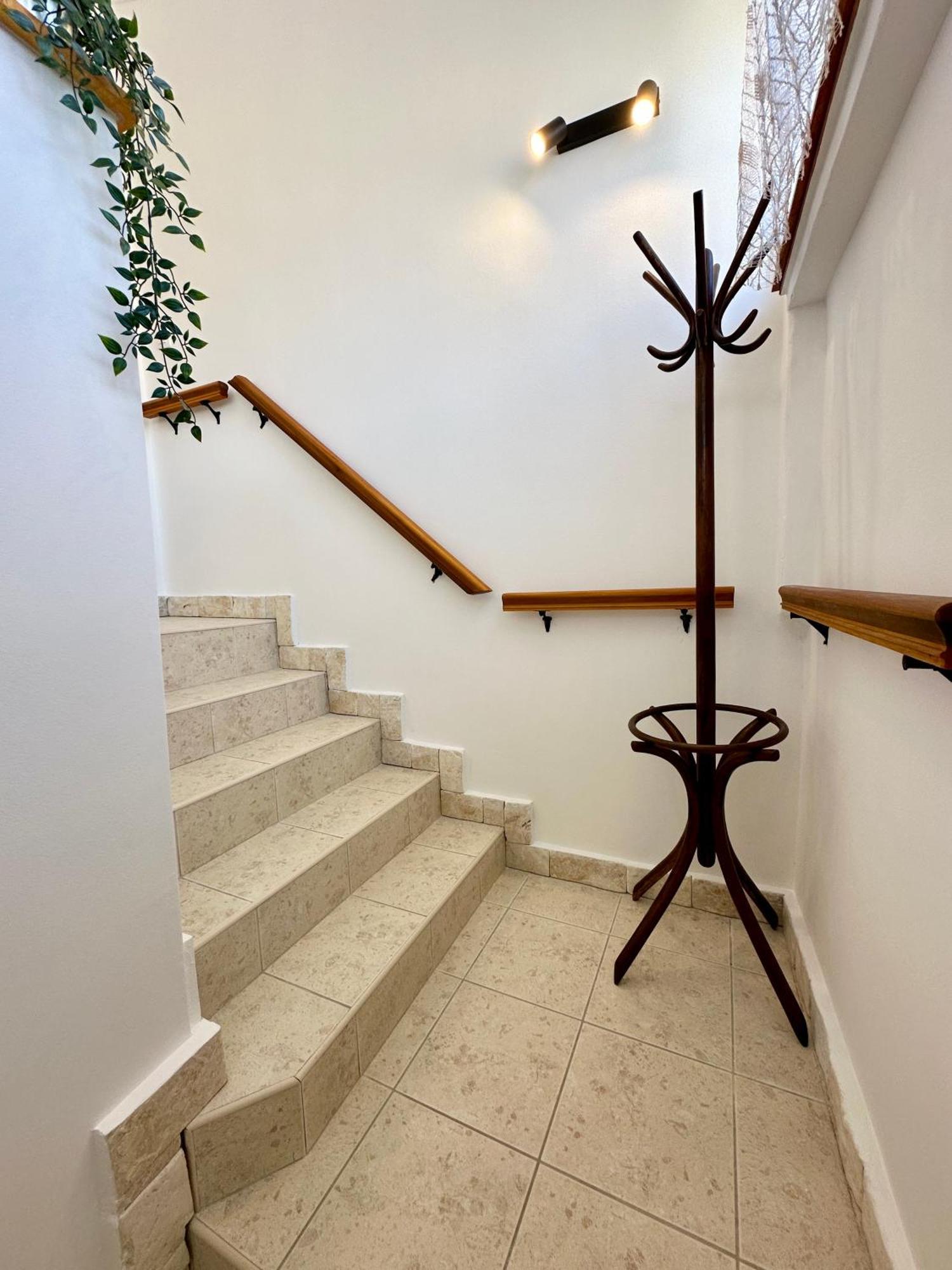 Apartment House Varos *